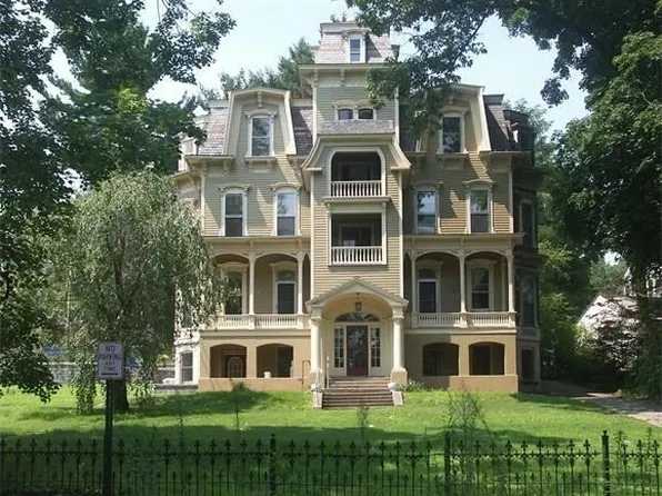 76 Crescent St APT 2, Northampton, MA 01060