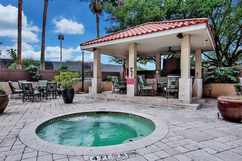 1 bed, 1.0 bath, 794 sqft, $1,600 — Photo 4