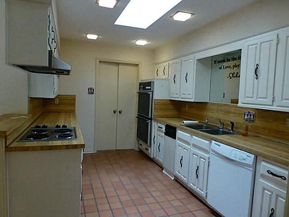 3rd image of 1620 Banbury Ln