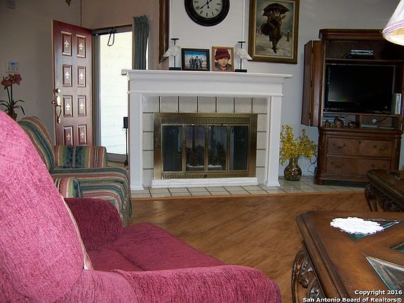 5th image of 3335 Tavern Oaks St