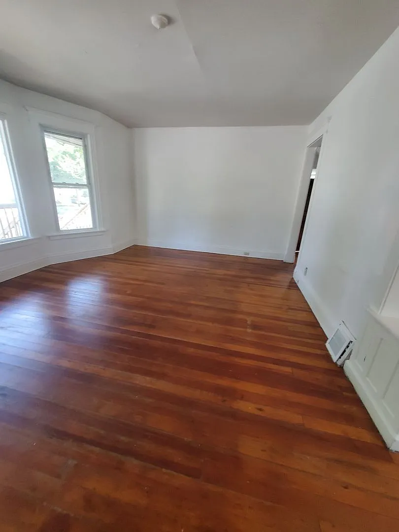 900 W Villa St. (Duplex) — Photo 2