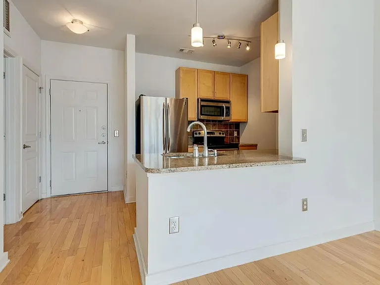 3000 Vanderbilt Pl #324 — Photo 12