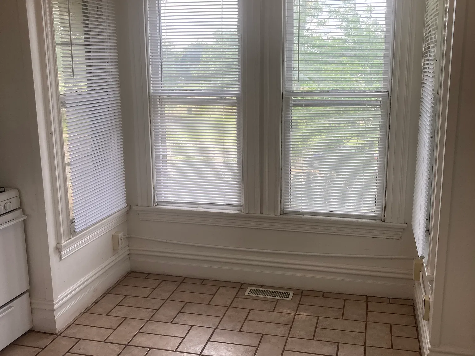 754 Fuller Ave SE — Photo 3