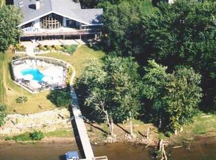 150 N 4th St, Fulton, IL 61252