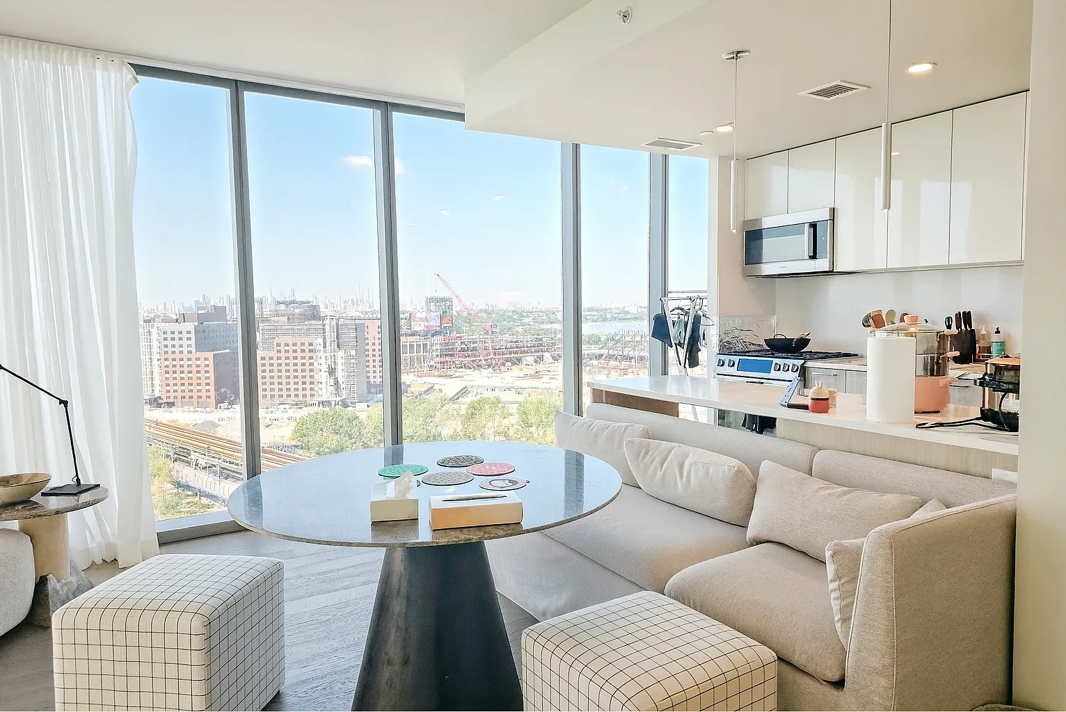 3 bed, 2000 sqft, $7,900 — Photo 3