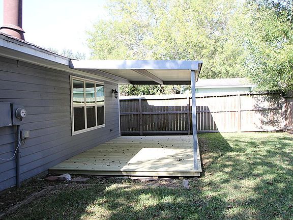 3rd image of 3915 Rosemont Dr