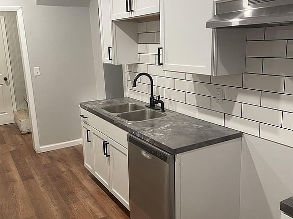 4th image of 4215 Clybourne Ave