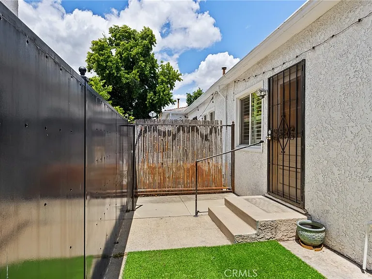 14618 Moorpark St #D — Photo 7