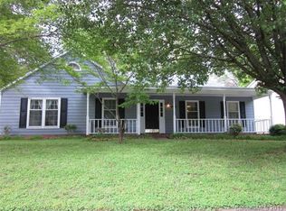 8137 Meadowdale Ln, Charlotte, NC 28227