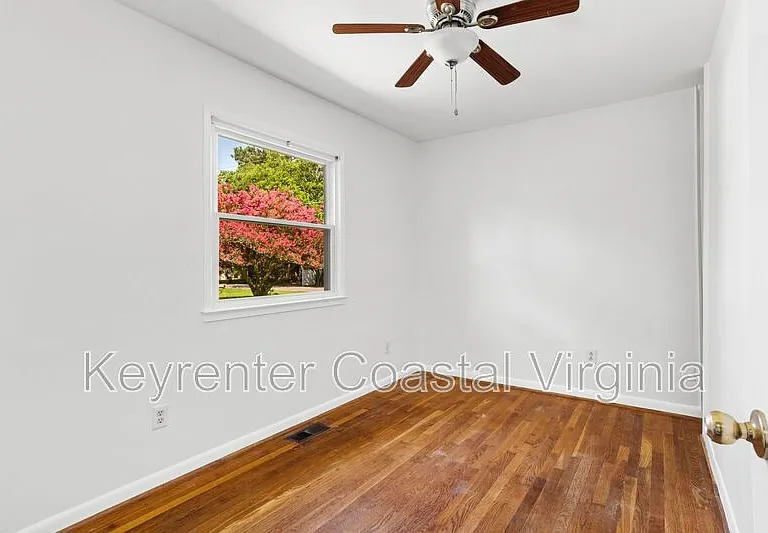 1100 Wilson Rd — Photo 9