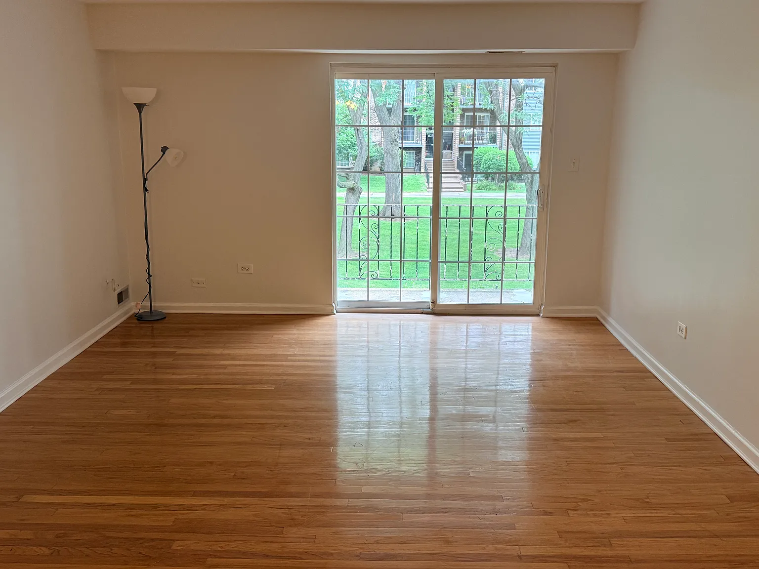 1 bed, 900 sqft, $1,750 — Photo 2