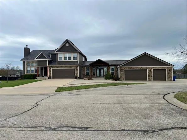 908 Cedar Ct, Paola, KS 66071