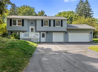 5 Marberth Dr, Henrietta, NY 14467