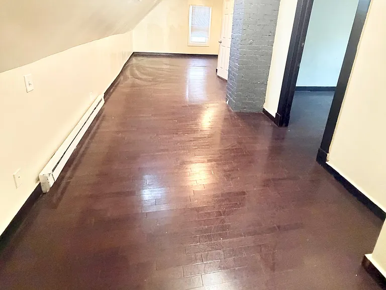 327 Bassett St #2 — Photo 9