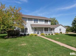 5526 Century Heights Ave, Bettendorf, IA 52722