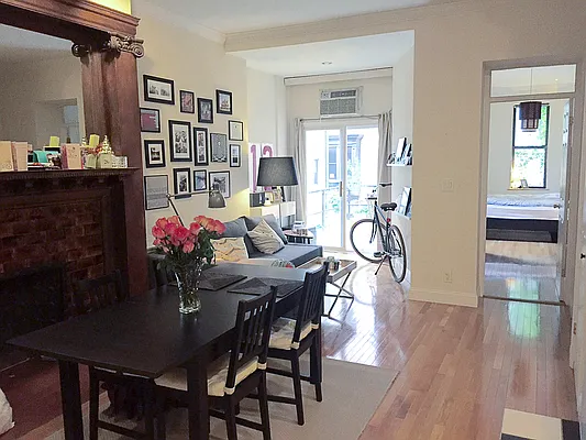 Rented by Francine Realty | media 20