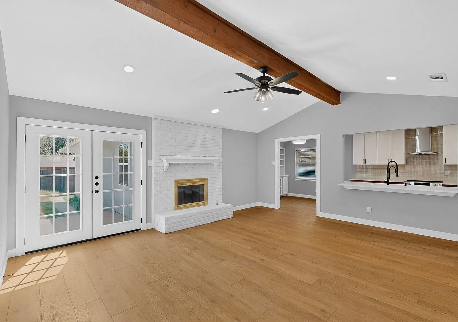 Carrollton Gem Ready To Be Yours — Photo 3