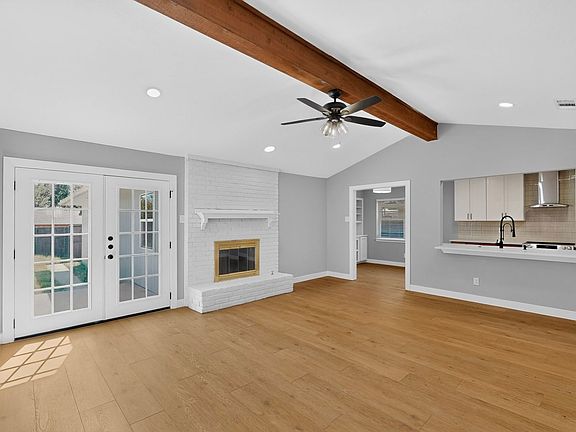 3rd image of 1926 Camden Way