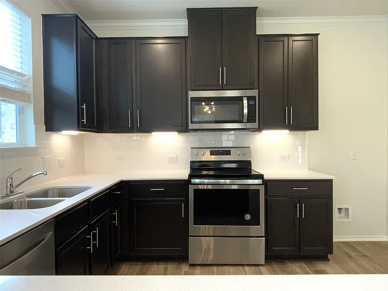908 Solitude Dr — Photo 12