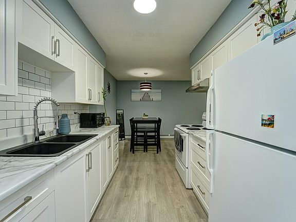 3rd image of 33450 George Ferguson Way #202