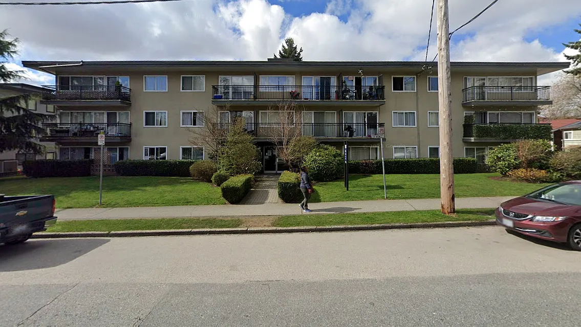 Brooks Manor — Photo 1