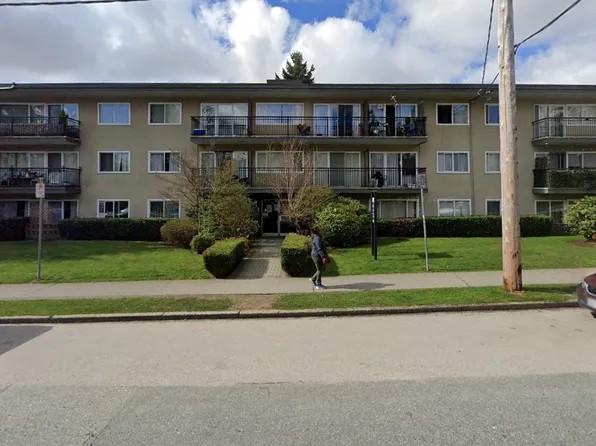 Brooks Manor, 420 7th St, New Westminster, BC V3M 3L1