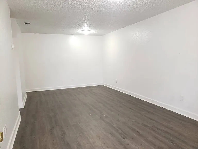 Channel View Condos — Photo 18