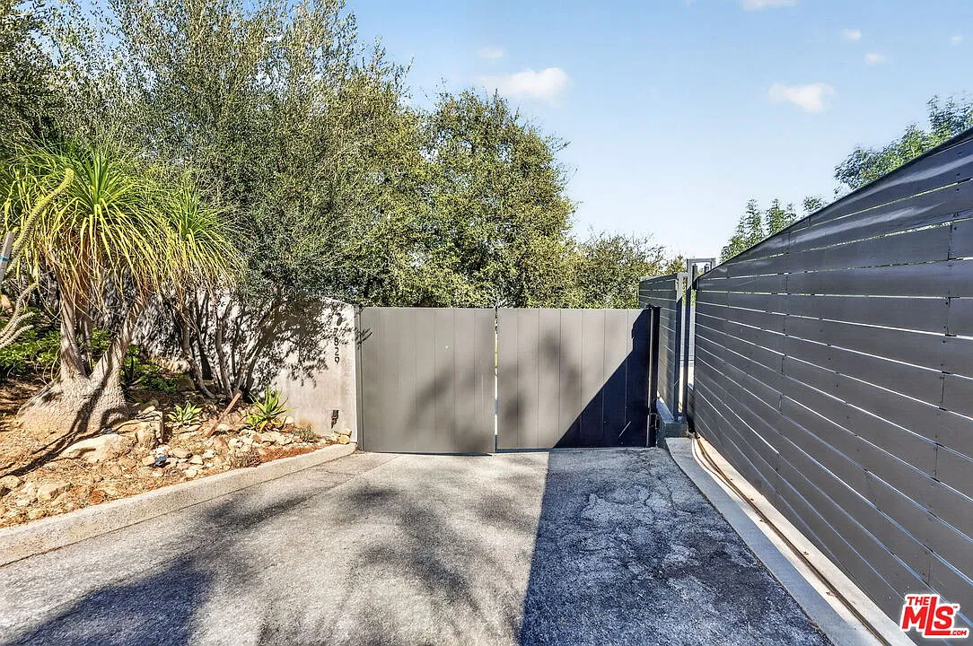 3 bed, 4.0 bath, 3793 sqft, $25,000 — Photo 4