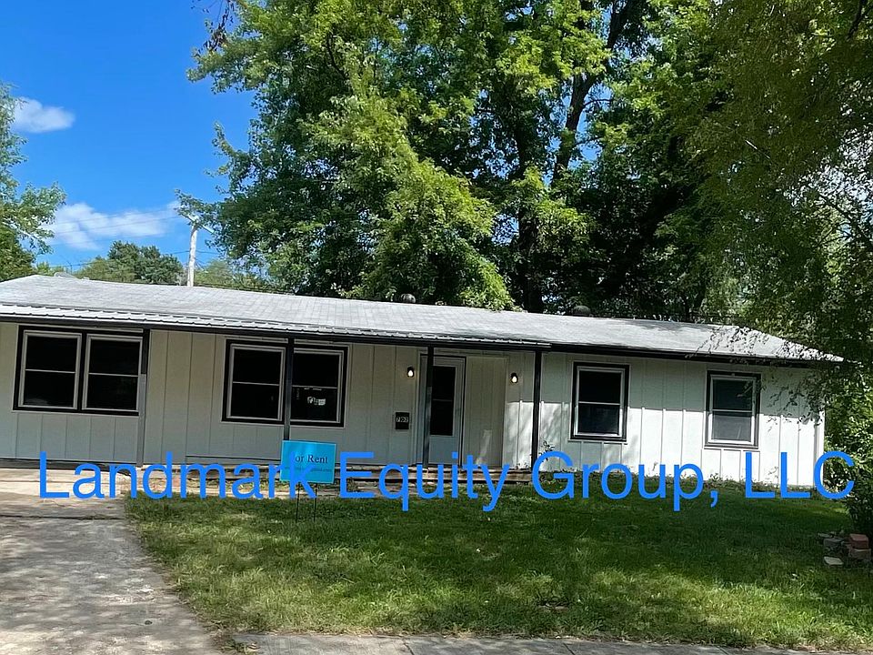 1st image of 702 Park Cir