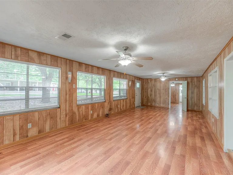 104 W Paradise Dr — Photo 2