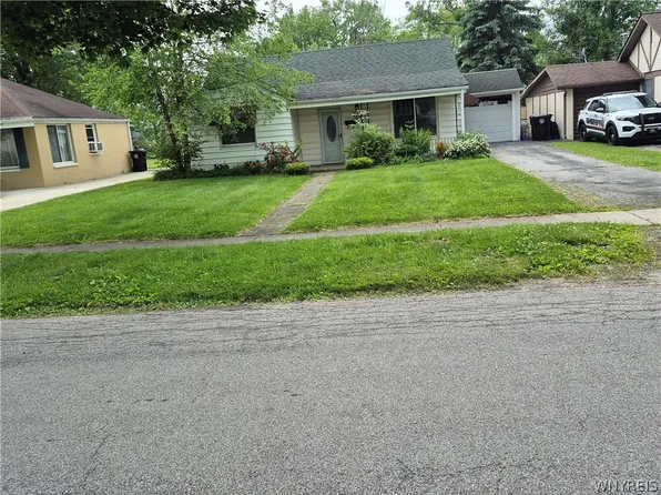 71 4th Ave, Lancaster, NY 14086