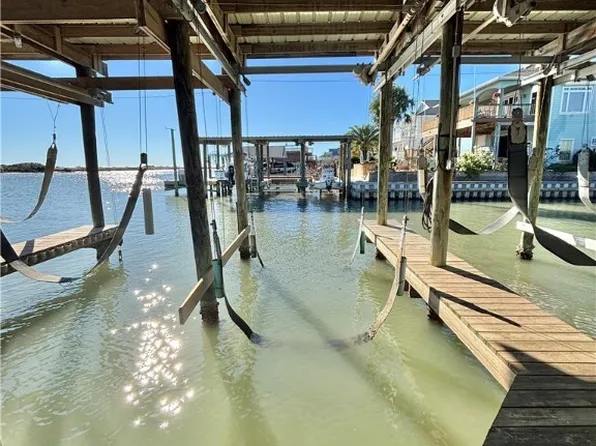 27 Pelican St, Pt O Connor, TX 77982