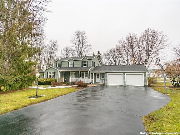 3rd image of 48 Tamarack Dr
