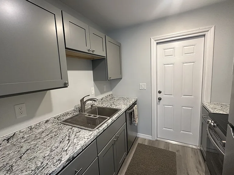 102 Herring St — Photo 6