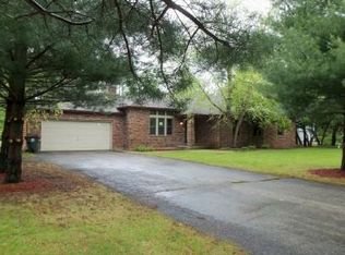 9805 N Hunters Ln, Spring Grove, IL 60081