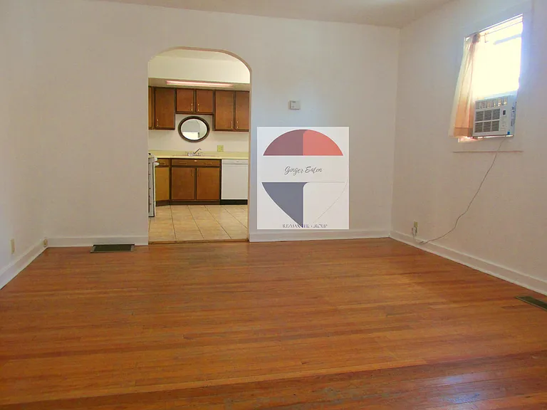 917 S Washington St — Photo 4