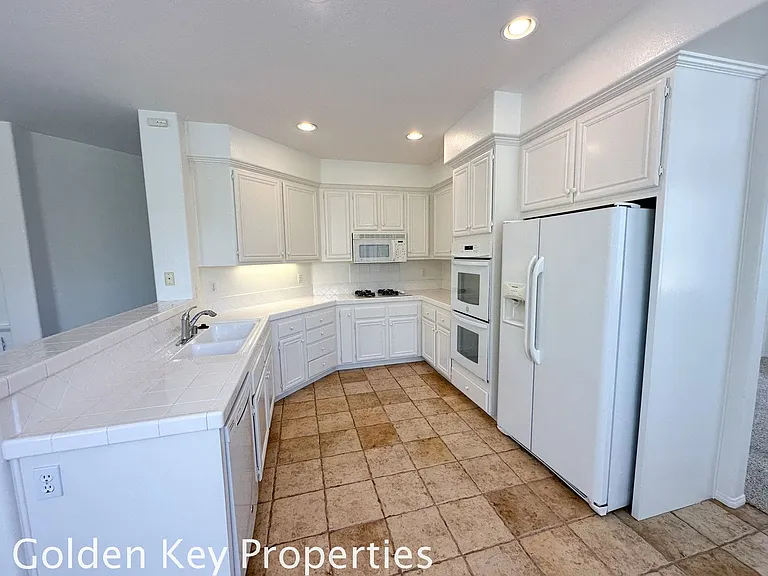 1188 Abelia Ave — Photo 3