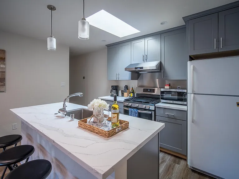533 Westlake Dr — Photo 2