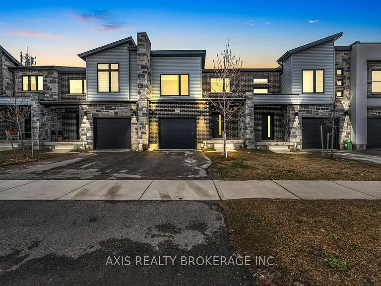 2978 Turner Cres — Photo 1