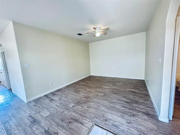 2873 Southampton Way #B — Photo 11