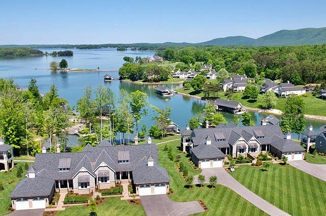 1st image of 25 Grande Villa Dr