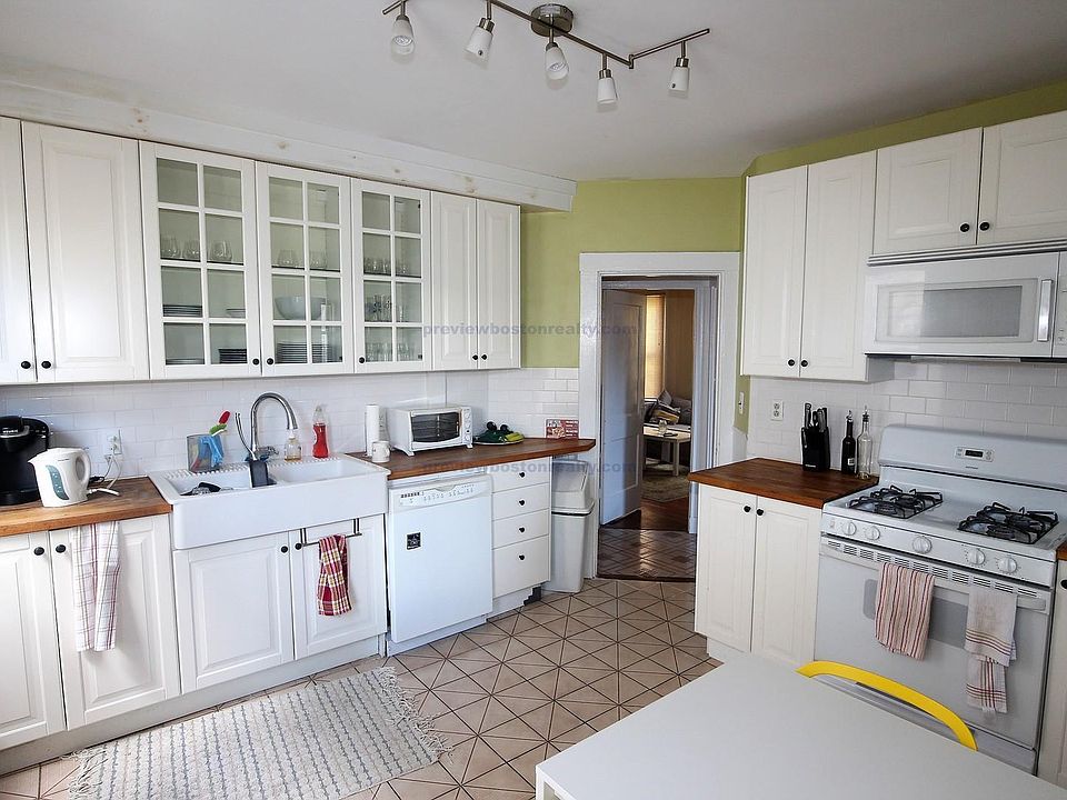 2nd image of 119 Browne St #92