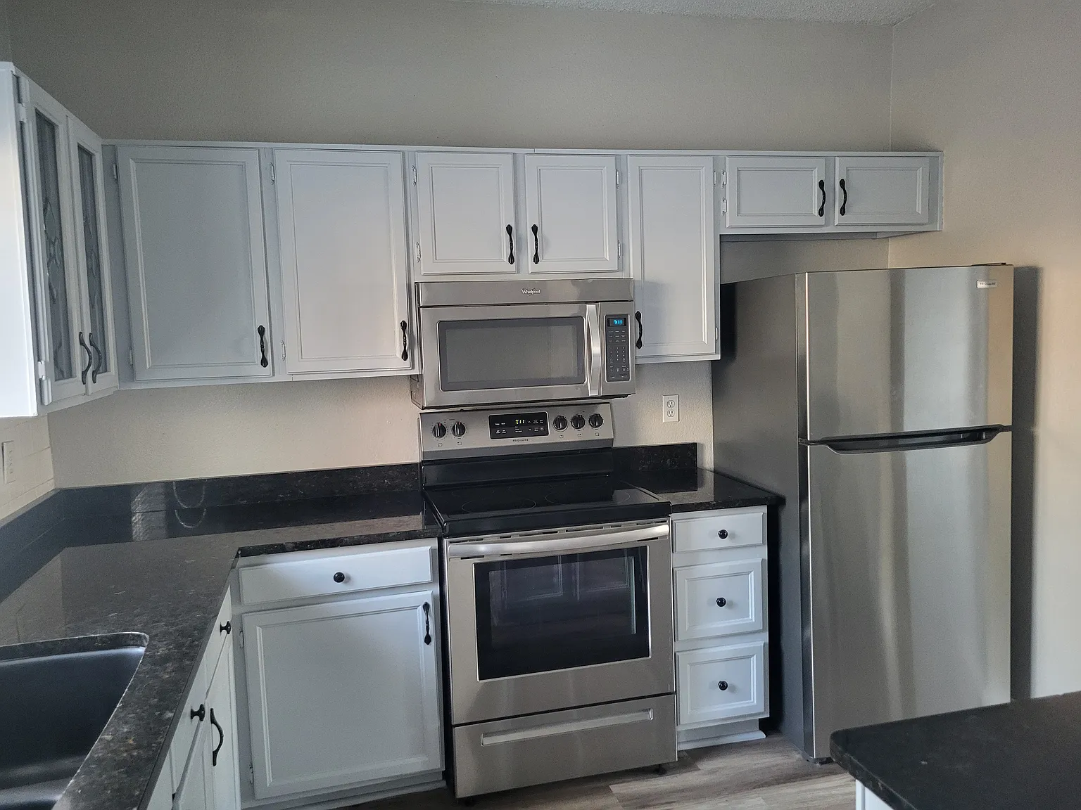 3 bed, 1.5 bath, 1200 sqft, $1,900 — Photo 2