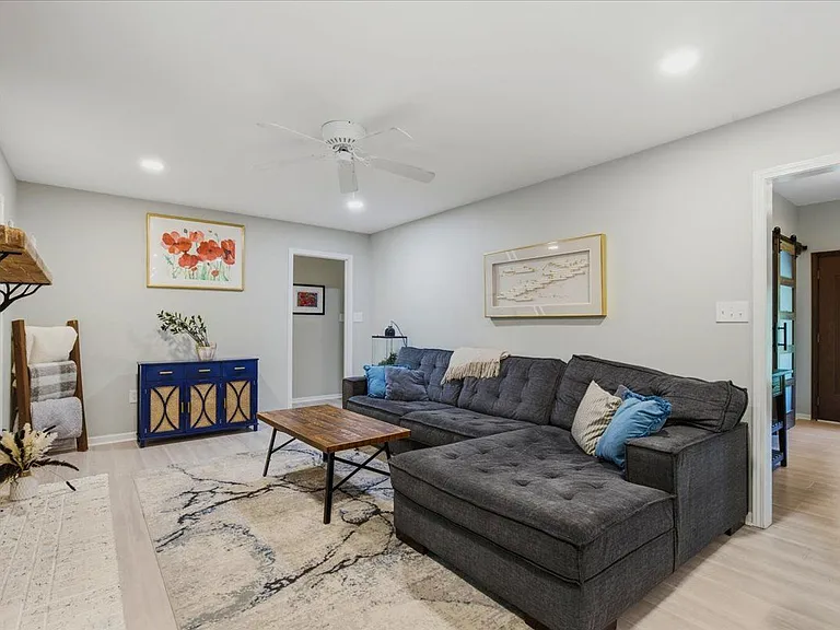 2641 Dogwood Ln — Photo 8