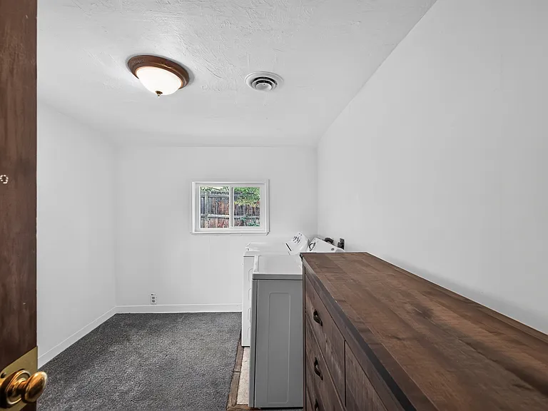 225 S Holland St — Photo 10
