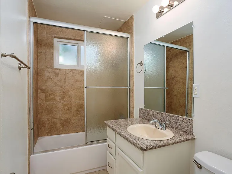 1953 Cheremoya Ave #1 — Photo 14