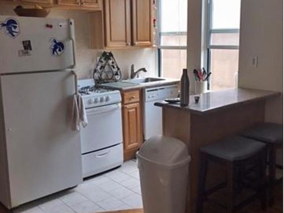 2nd image of 734 Adams St APT 4A