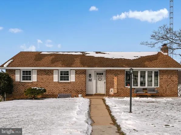 19 Hillside Dr, Jacobus, PA 17407