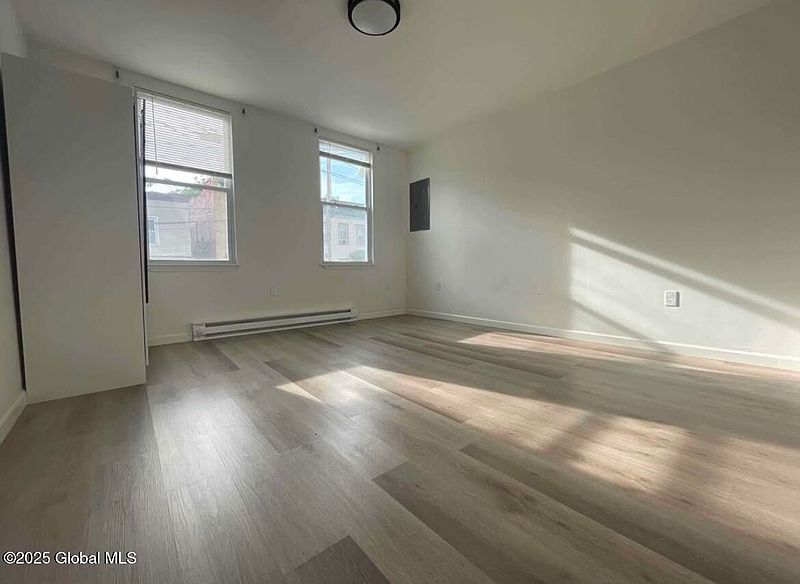 4th image of 934 Broadway