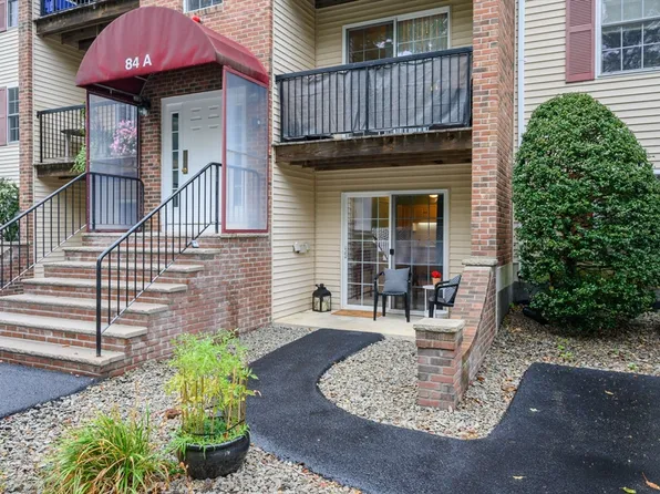 84 Cocasset St #A2, Foxboro, MA 02035